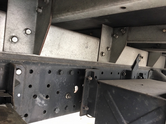 三菱ふそうキャンターアルミバン小型（2t・3t）[写真17]