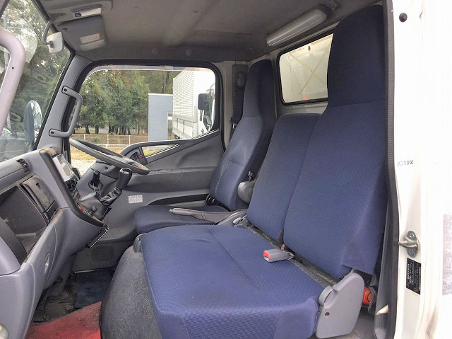 三菱ふそうキャンターアルミバン小型（2t・3t）[写真26]