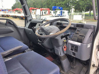 三菱ふそうキャンターアルミバン小型（2t・3t）[写真30]