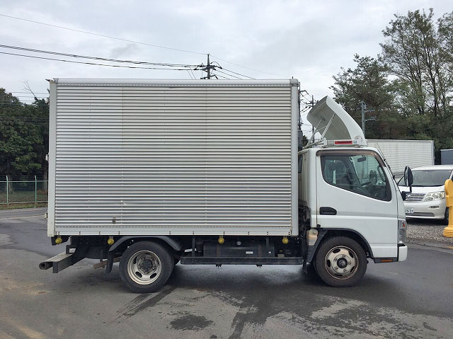 三菱ふそうキャンターアルミバン小型（2t・3t）[写真06]