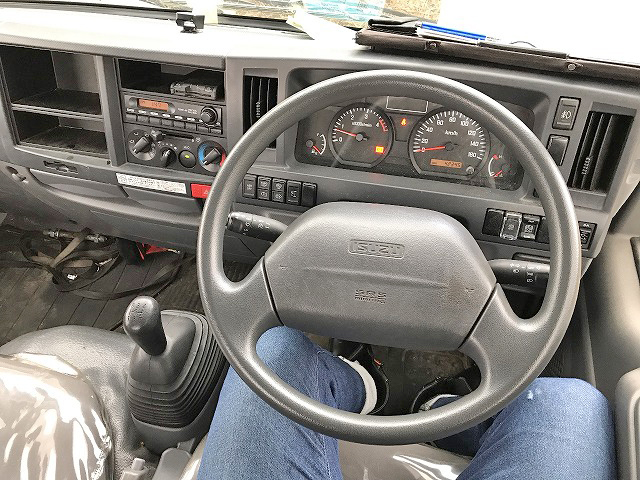 いすゞエルフ平ボディ小型（2t・3t）[写真17]