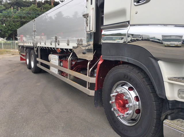 いすゞギガアルミブロック大型（10t）[写真15]