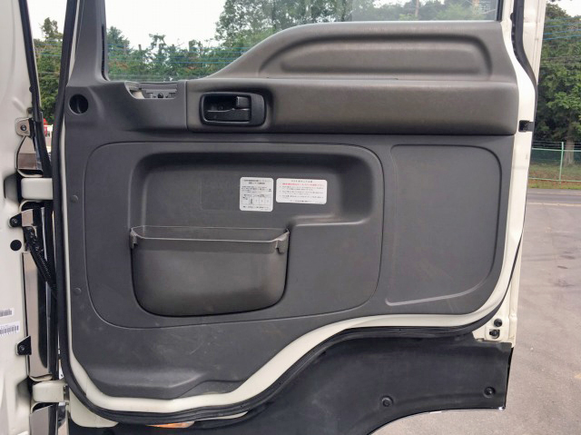 いすゞギガアルミブロック大型（10t）[写真28]