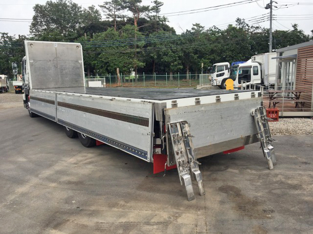 いすゞギガアルミブロック大型（10t）[写真04]