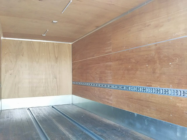 三菱ふそうキャンターアルミバン小型（2t・3t）[写真14]