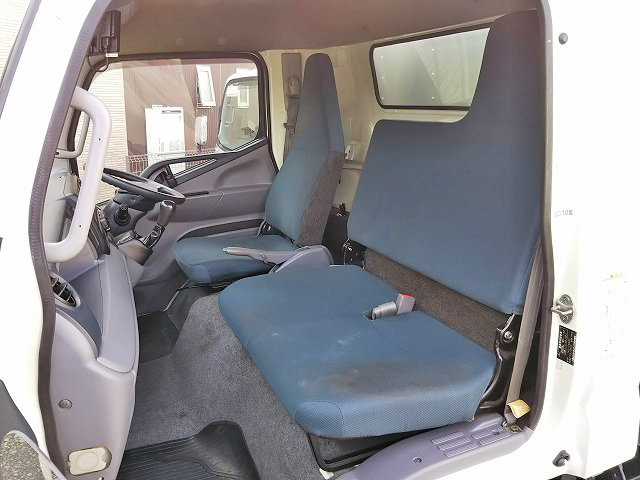 三菱ふそうキャンターアルミバン小型（2t・3t）[写真33]