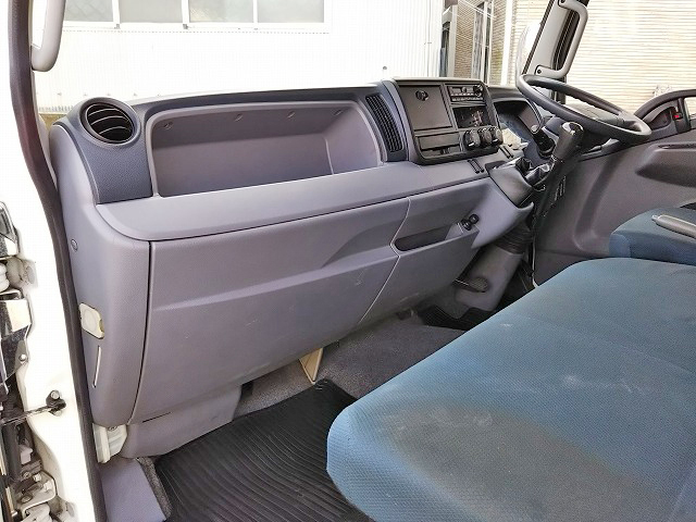 三菱ふそうキャンターアルミバン小型（2t・3t）[写真35]