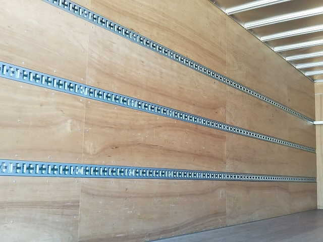 日野レンジャーアルミバン中型（4t）[写真11]