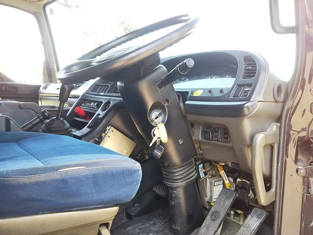 いすゞギガダンプ大型（10t）[写真31]