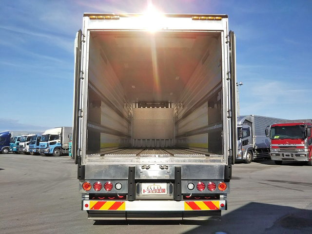 いすゞギガ冷凍車（冷蔵車）大型（10t）[写真09]