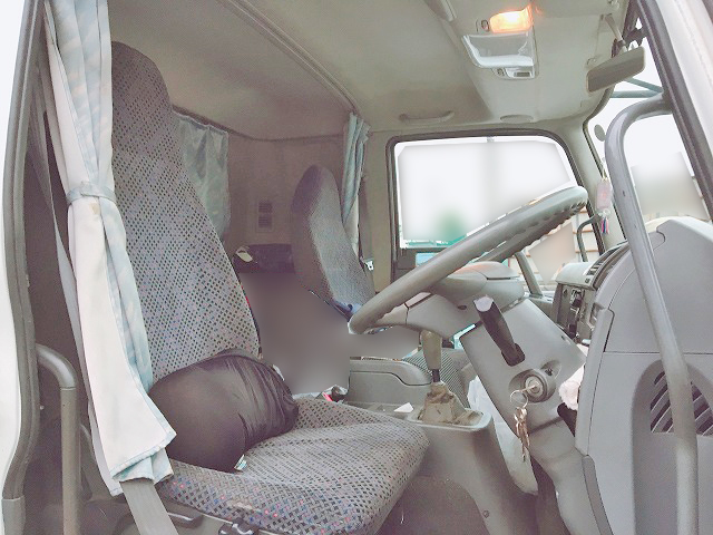 三菱ふそうファイター平ボディ増トン（6t・8t）[写真16]