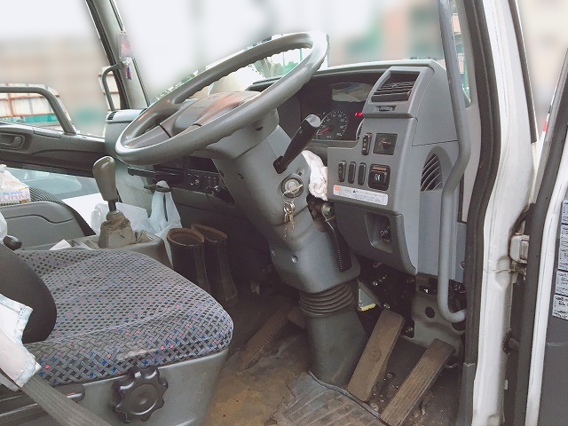 三菱ふそうファイター平ボディ増トン（6t・8t）[写真17]