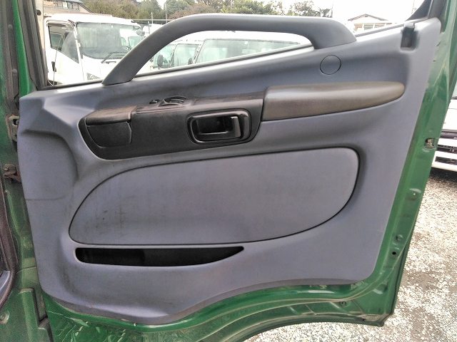 日野プロフィアアルミウイング大型（10t）[写真28]