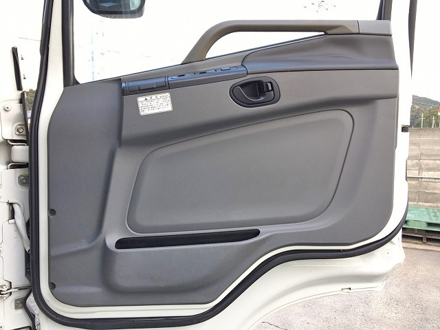 三菱ふそうスーパーグレート冷凍車（冷蔵車）大型（10t）[写真29]