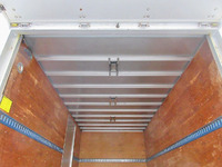 三菱ふそうキャンターアルミバン小型（2t・3t）[写真11]