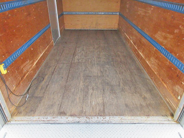 三菱ふそうキャンターアルミバン小型（2t・3t）[写真12]