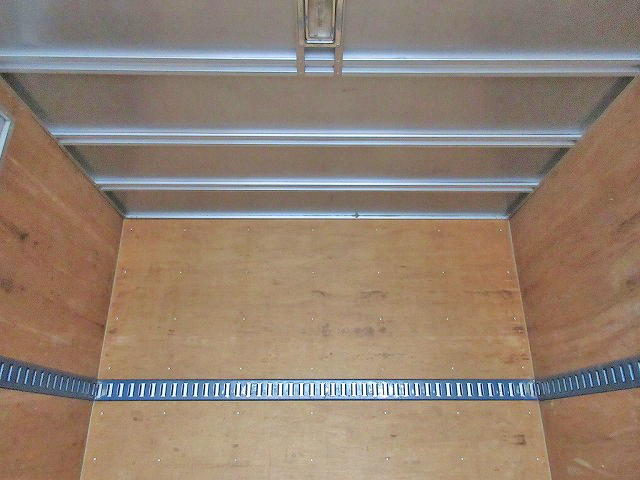 三菱ふそうキャンターアルミバン小型（2t・3t）[写真13]