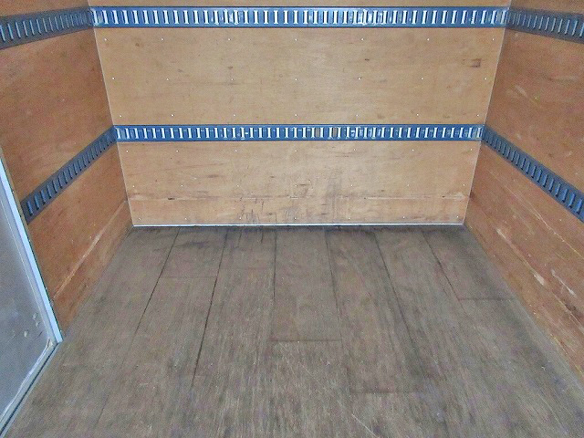 三菱ふそうキャンターアルミバン小型（2t・3t）[写真14]