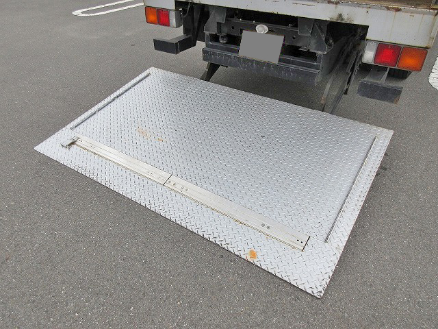 三菱ふそうキャンターアルミバン小型（2t・3t）[写真18]