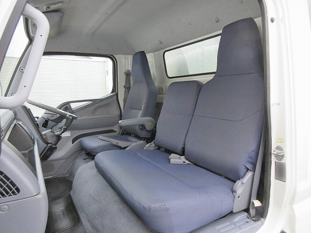 三菱ふそうキャンターアルミバン小型（2t・3t）[写真29]