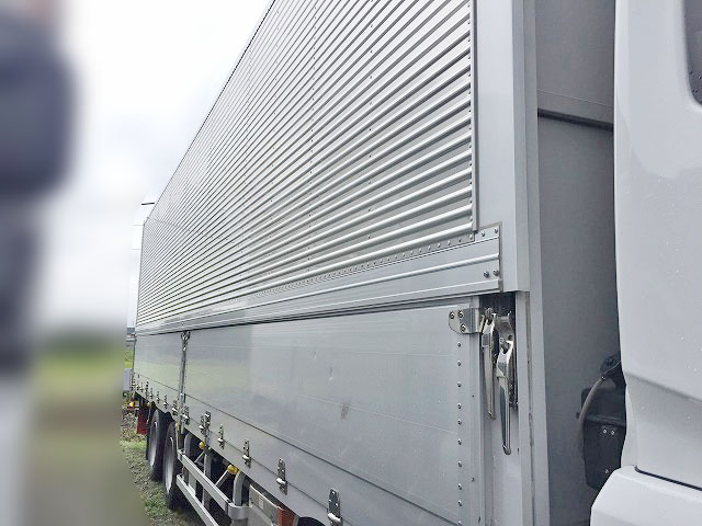 UDトラックスクオンアルミウイング大型（10t）[写真03]