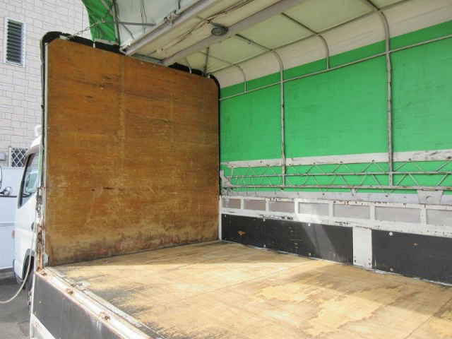 三菱ふそうキャンター幌ウイング小型（2t・3t）[写真12]