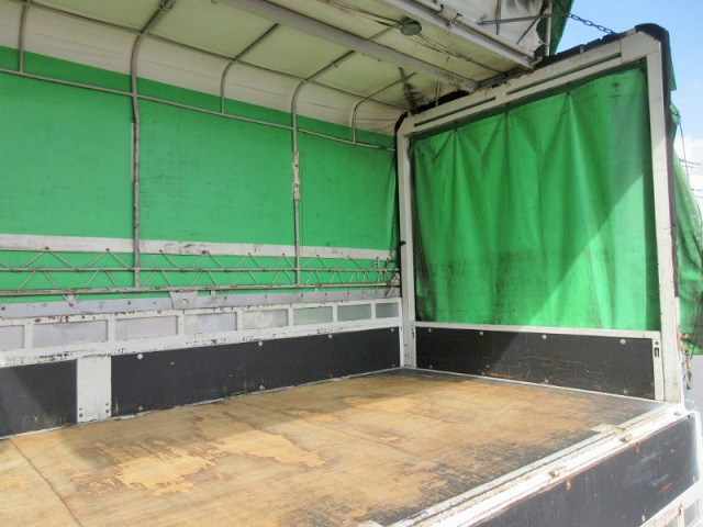 三菱ふそうキャンター幌ウイング小型（2t・3t）[写真13]