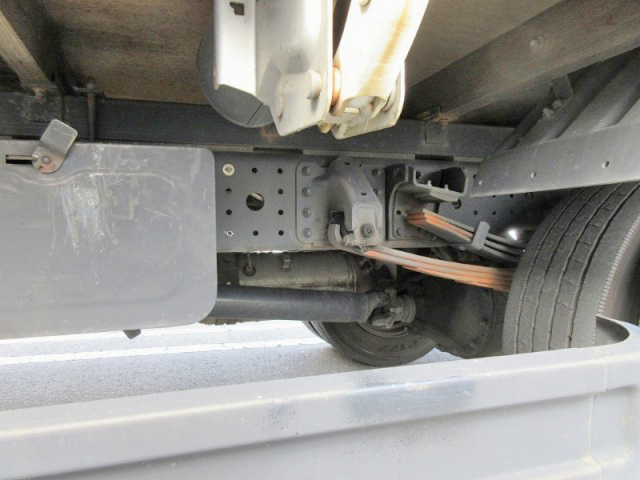 三菱ふそうキャンター幌ウイング小型（2t・3t）[写真17]