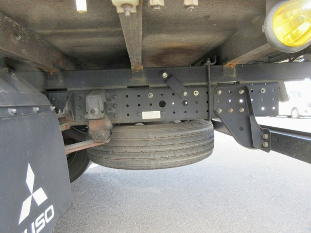 三菱ふそうキャンター幌ウイング小型（2t・3t）[写真18]