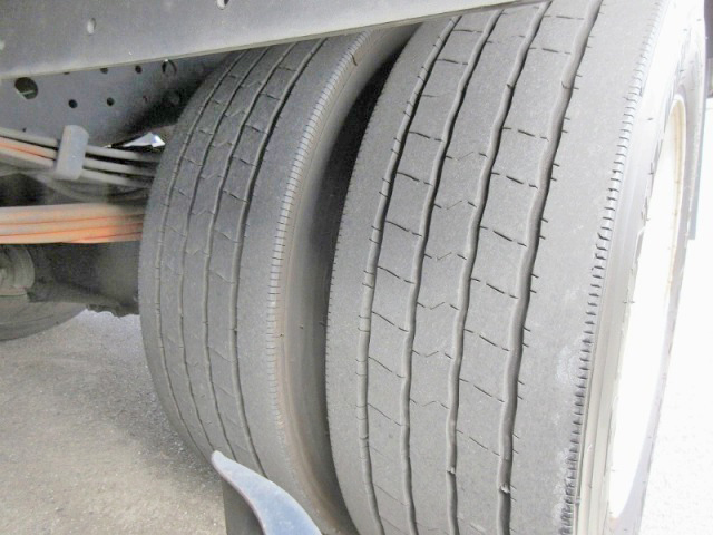 三菱ふそうキャンター幌ウイング小型（2t・3t）[写真21]