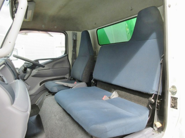 三菱ふそうキャンター幌ウイング小型（2t・3t）[写真24]