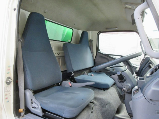 三菱ふそうキャンター幌ウイング小型（2t・3t）[写真25]