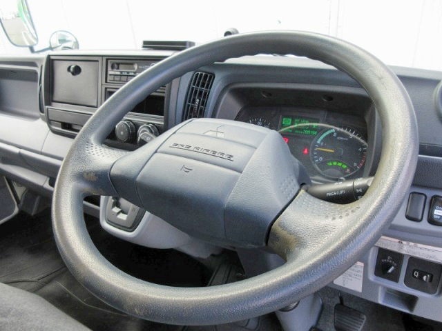 三菱ふそうキャンター幌ウイング小型（2t・3t）[写真30]