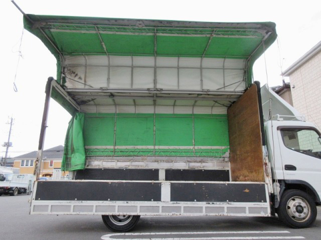 三菱ふそうキャンター幌ウイング小型（2t・3t）[写真09]