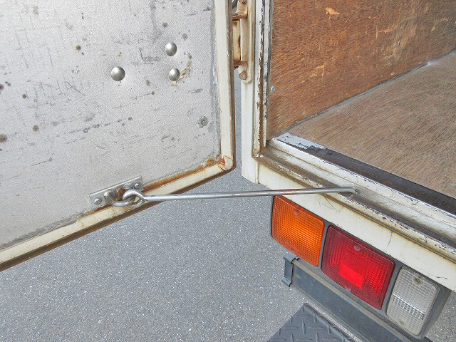 三菱ふそうキャンターアルミバン小型（2t・3t）[写真16]