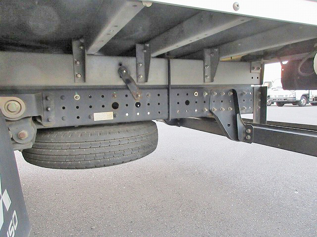 三菱ふそうキャンターアルミバン小型（2t・3t）[写真22]