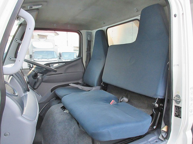 三菱ふそうキャンターアルミバン小型（2t・3t）[写真28]