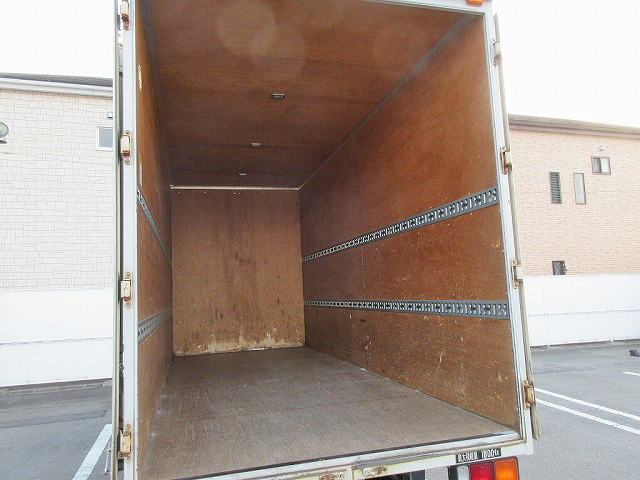 三菱ふそうキャンターアルミバン小型（2t・3t）[写真09]