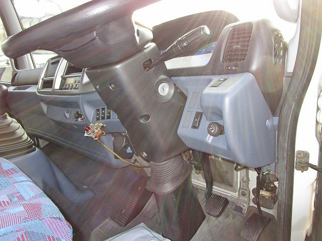 日野レンジャーアルミバン中型（4t）[写真38]