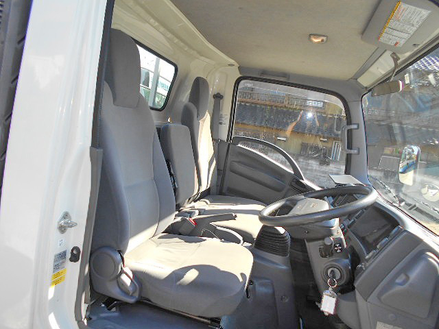 いすゞエルフ平ボディ小型（2t・3t）[写真11]