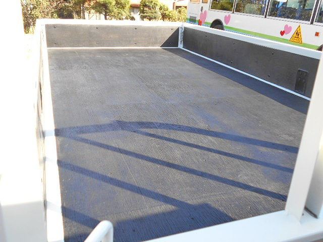 いすゞエルフ平ボディ小型（2t・3t）[写真09]