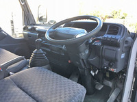 いすゞエルフアルミバン小型（2t・3t）[写真32]