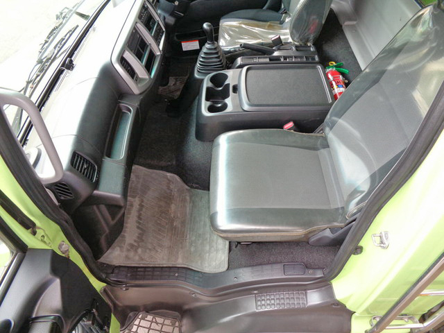 日野レンジャー平ボディ中型（4t）[写真33]