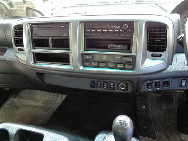 日野レンジャー平ボディ中型（4t）[写真38]