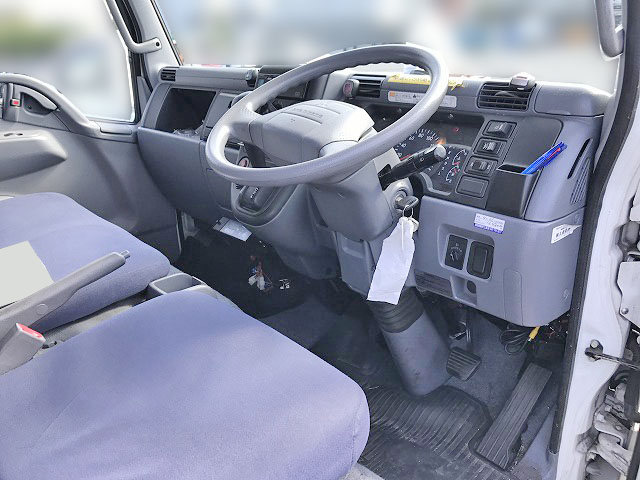 三菱ふそうキャンターガッツ冷凍車（冷蔵車）小型（2t・3t）[写真17]