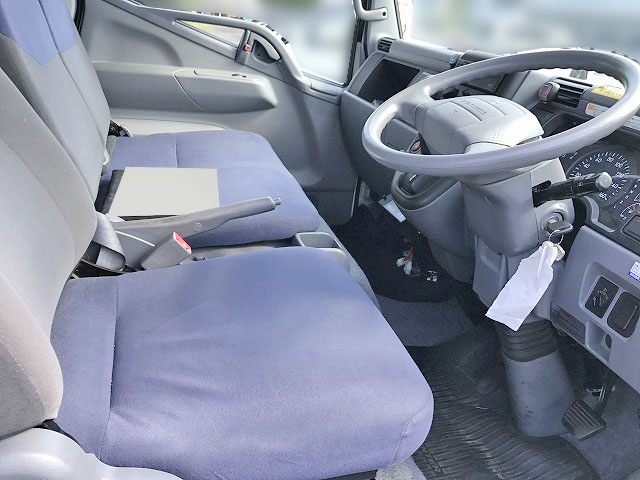 三菱ふそうキャンターガッツ冷凍車（冷蔵車）小型（2t・3t）[写真18]