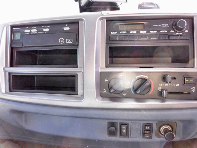 日野レンジャーアルミバン中型（4t）[写真22]