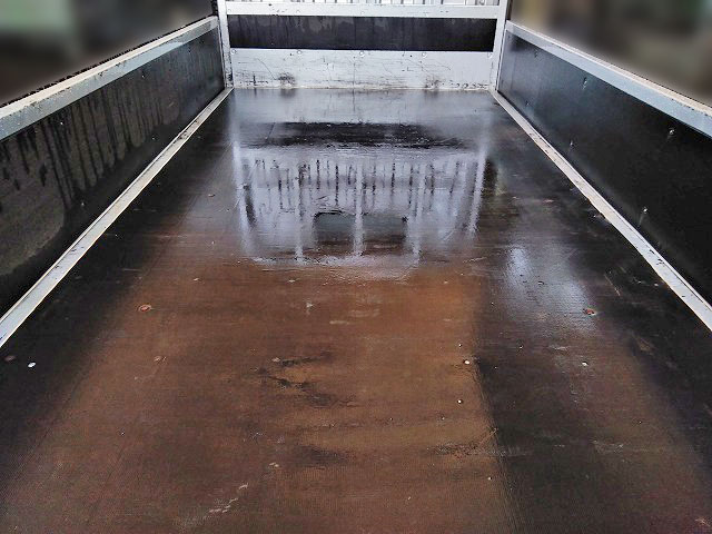 トヨタトヨエース平ボディ小型（2t・3t）[写真06]