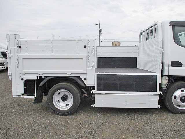 三菱ふそうキャンター平ボディ小型（2t・3t）[写真11]