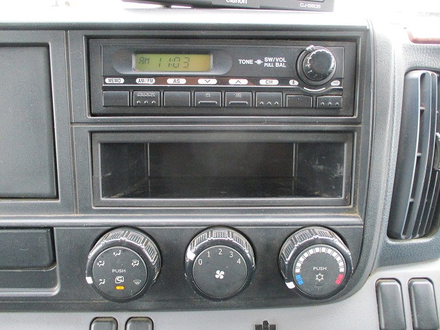 三菱ふそうキャンター平ボディ小型（2t・3t）[写真25]